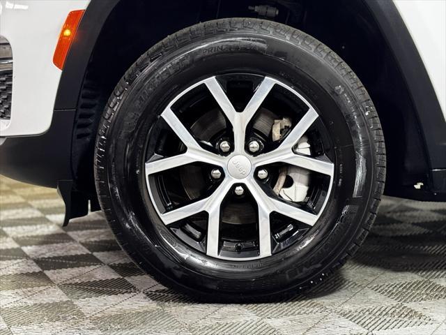 used 2024 Jeep Grand Cherokee car, priced at $39,988