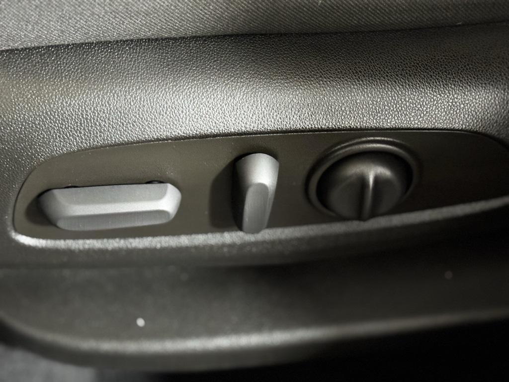 used 2022 Chevrolet Traverse car, priced at $27,900