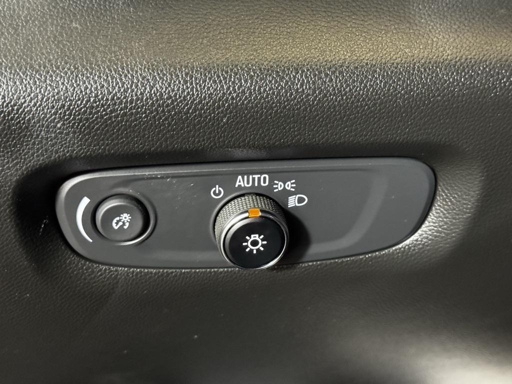 used 2022 Chevrolet Traverse car, priced at $27,900