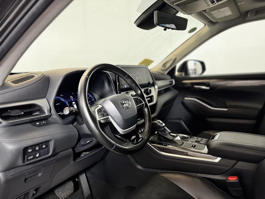 used 2023 Toyota Highlander Hybrid car, priced at $45,550