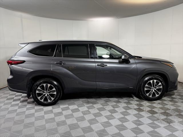 used 2022 Toyota Highlander Hybrid car, priced at $39,888