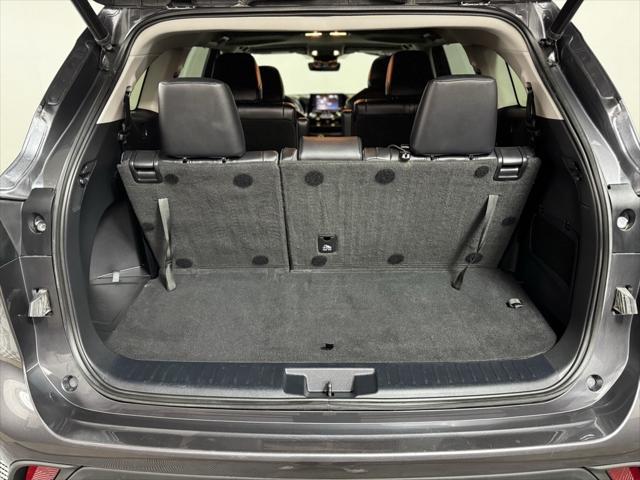 used 2022 Toyota Highlander Hybrid car, priced at $39,888