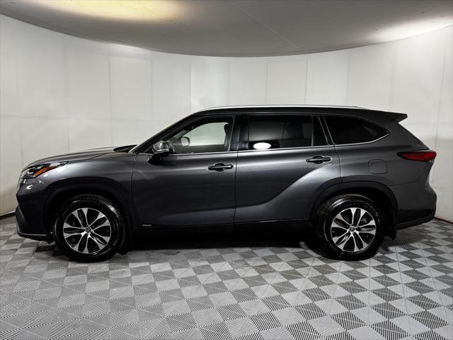 used 2022 Toyota Highlander Hybrid car, priced at $39,888