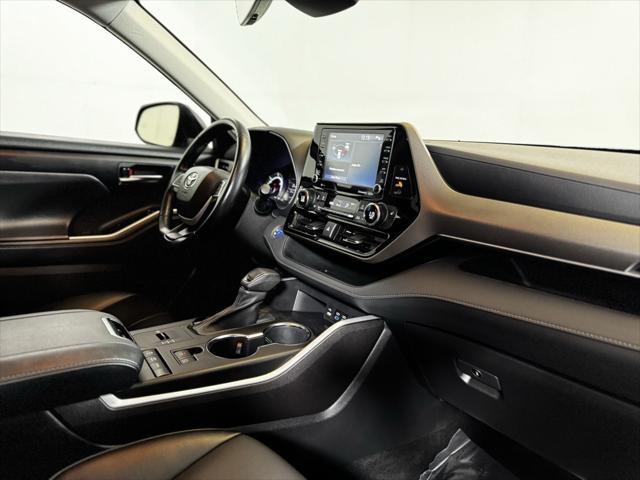 used 2022 Toyota Highlander Hybrid car, priced at $39,888