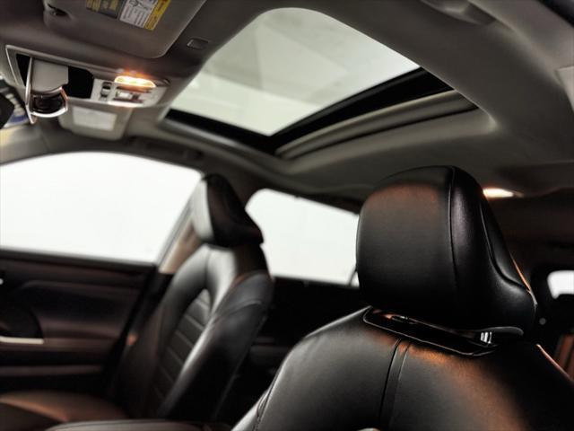 used 2022 Toyota Highlander Hybrid car, priced at $39,888