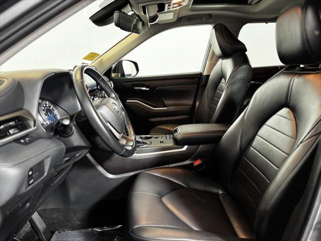 used 2022 Toyota Highlander Hybrid car, priced at $39,888