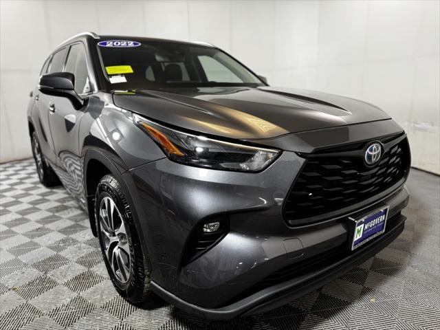 used 2022 Toyota Highlander Hybrid car, priced at $39,888
