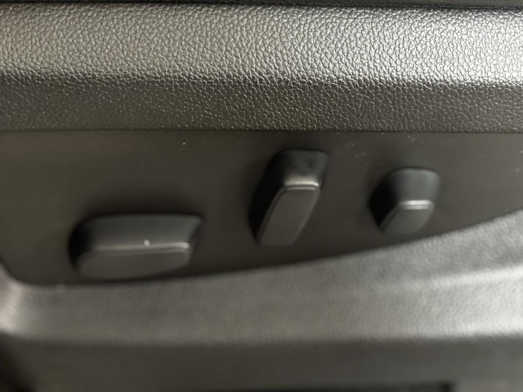 used 2018 GMC Yukon car, priced at $25,900