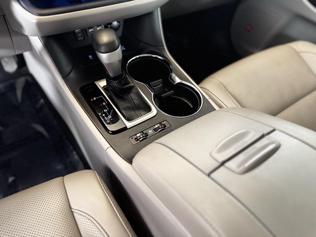 used 2019 Toyota Highlander car, priced at $25,688
