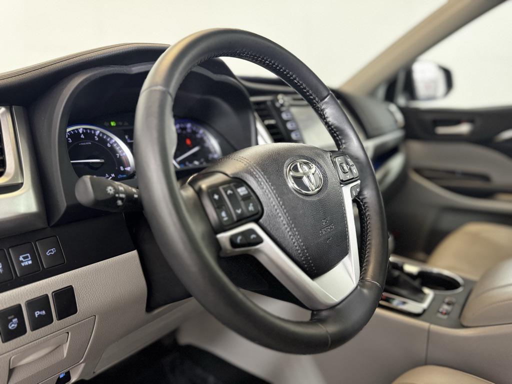 used 2019 Toyota Highlander car, priced at $25,688