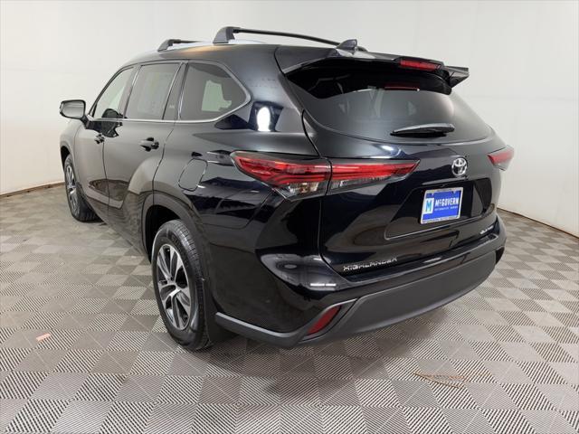 used 2022 Toyota Highlander car, priced at $35,699