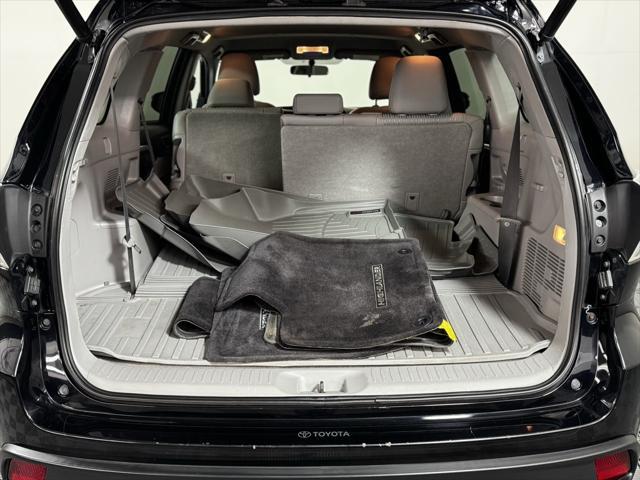 used 2016 Toyota Highlander car, priced at $17,695
