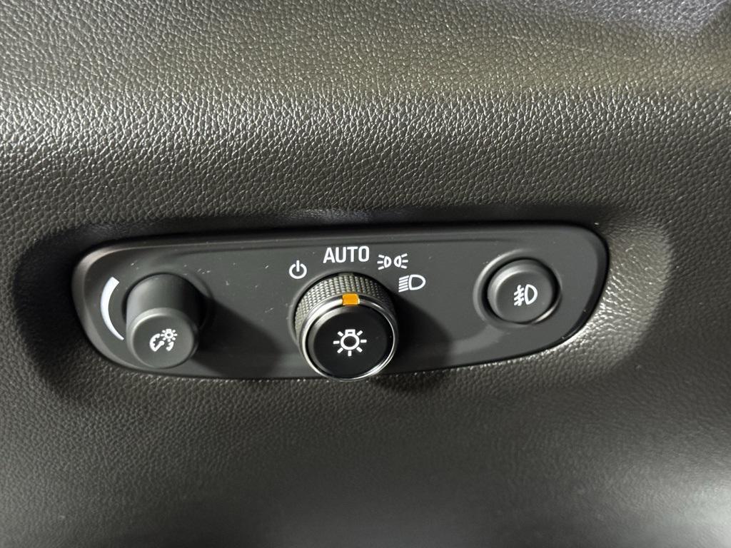 used 2021 Chevrolet Traverse car, priced at $25,240