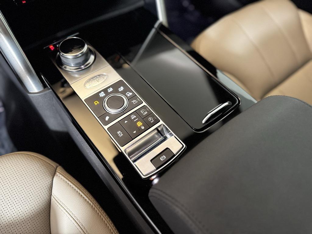 used 2018 Land Rover Discovery car, priced at $19,350