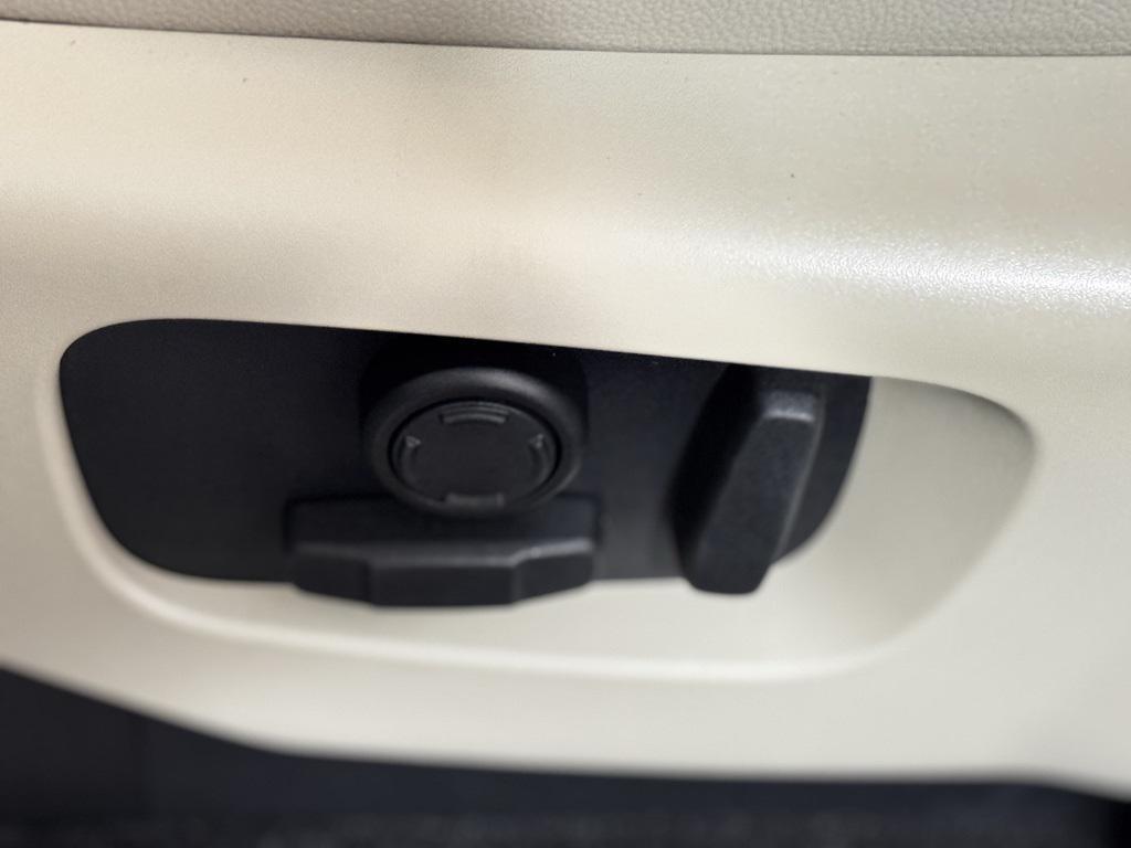 used 2018 Land Rover Discovery car, priced at $19,350