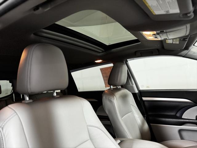 used 2019 Toyota Highlander car, priced at $31,980