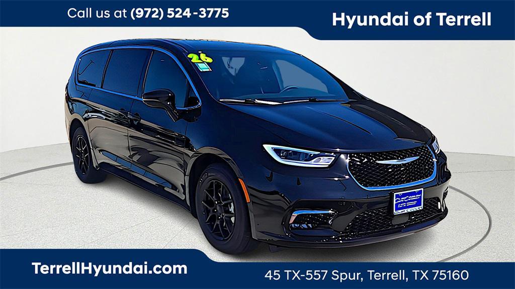 used 2026 Chrysler Pacifica car, priced at $38,420