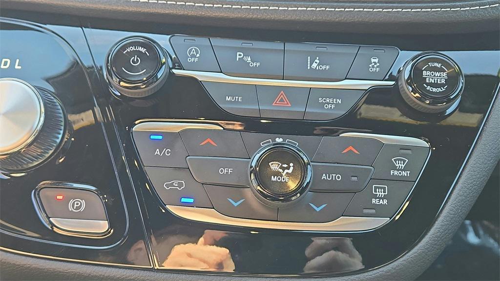 used 2026 Chrysler Pacifica car, priced at $38,420