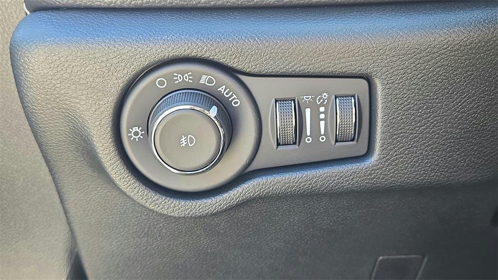 used 2026 Chrysler Pacifica car, priced at $38,420