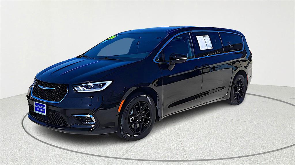 used 2026 Chrysler Pacifica car, priced at $38,420