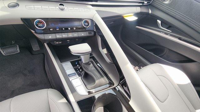new 2025 Hyundai Elantra car, priced at $26,193