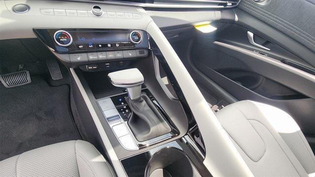 new 2025 Hyundai Elantra car, priced at $28,193