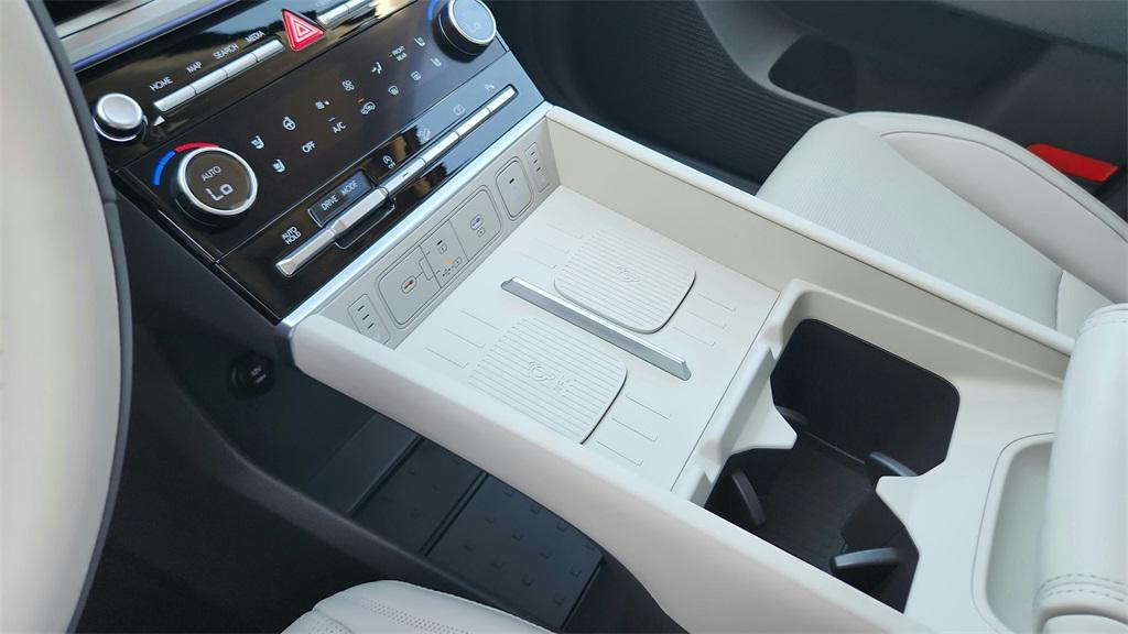 used 2025 Hyundai Santa Fe car, priced at $40,424