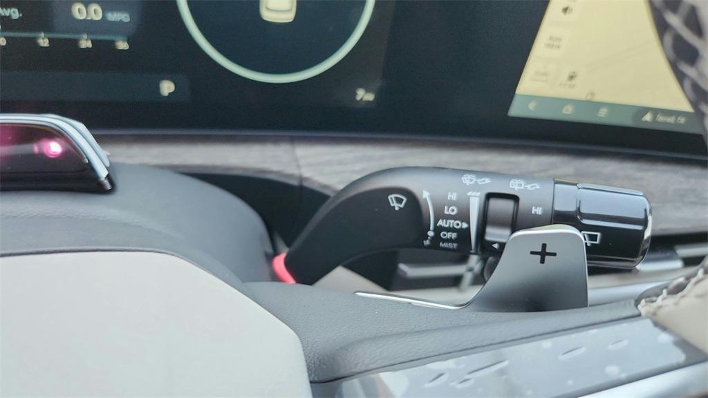 used 2025 Hyundai Santa Fe car, priced at $40,424