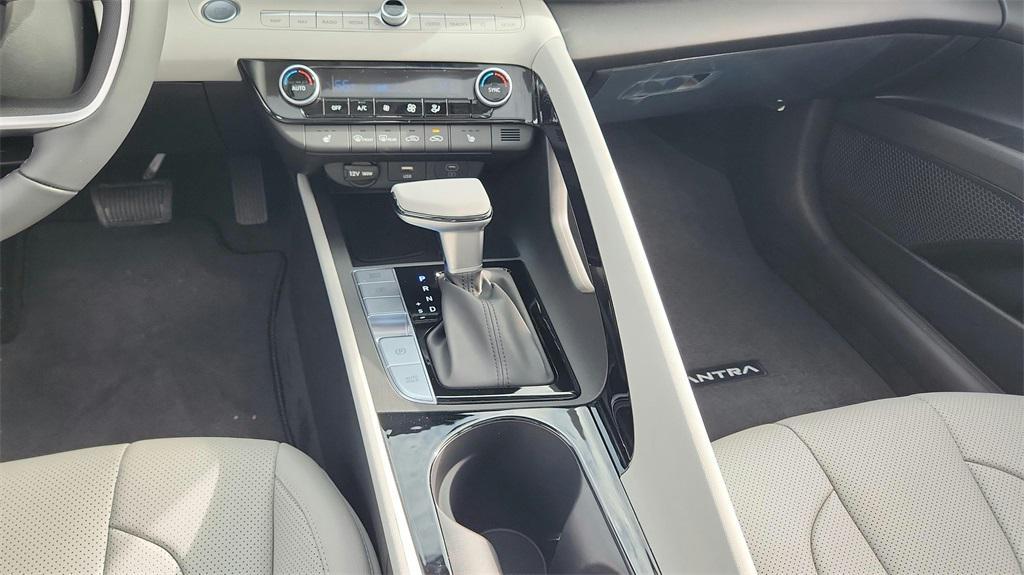 new 2025 Hyundai Elantra car, priced at $27,932