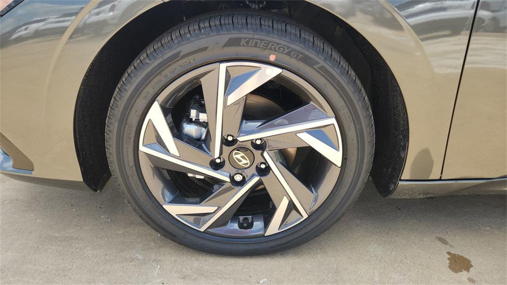 new 2025 Hyundai Elantra car, priced at $27,447