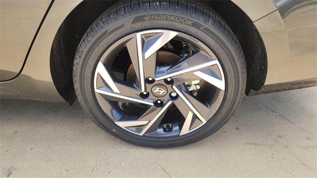 new 2025 Hyundai Elantra car, priced at $27,447