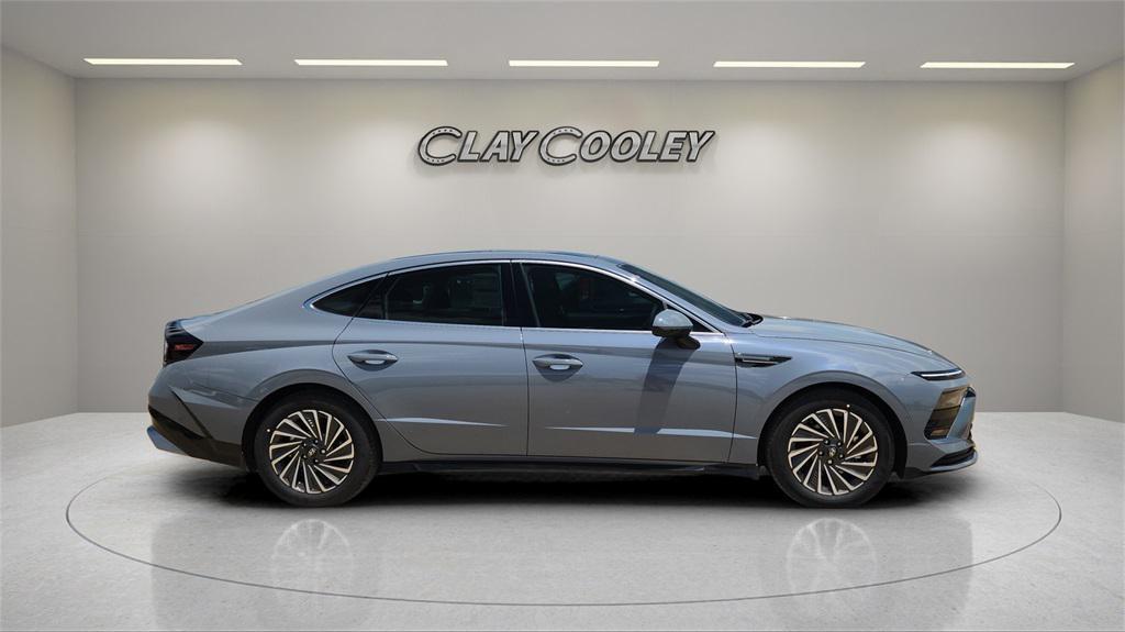 new 2025 Hyundai Sonata Hybrid car, priced at $34,829