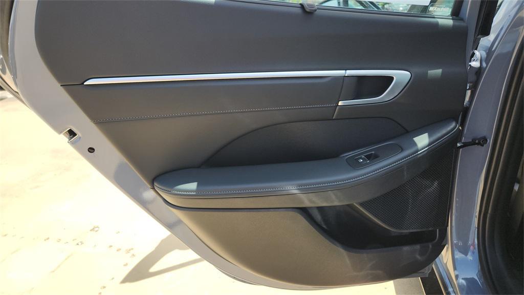 new 2025 Hyundai Sonata Hybrid car, priced at $34,829