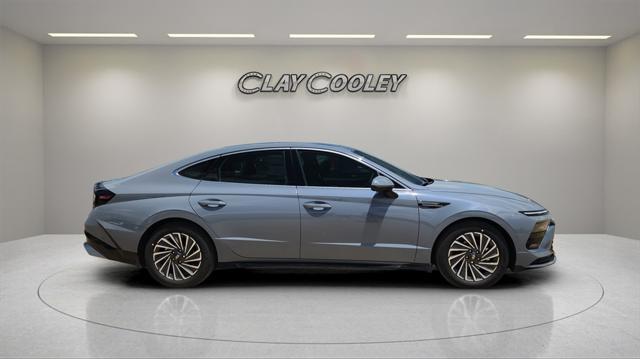 new 2025 Hyundai Sonata Hybrid car, priced at $37,829