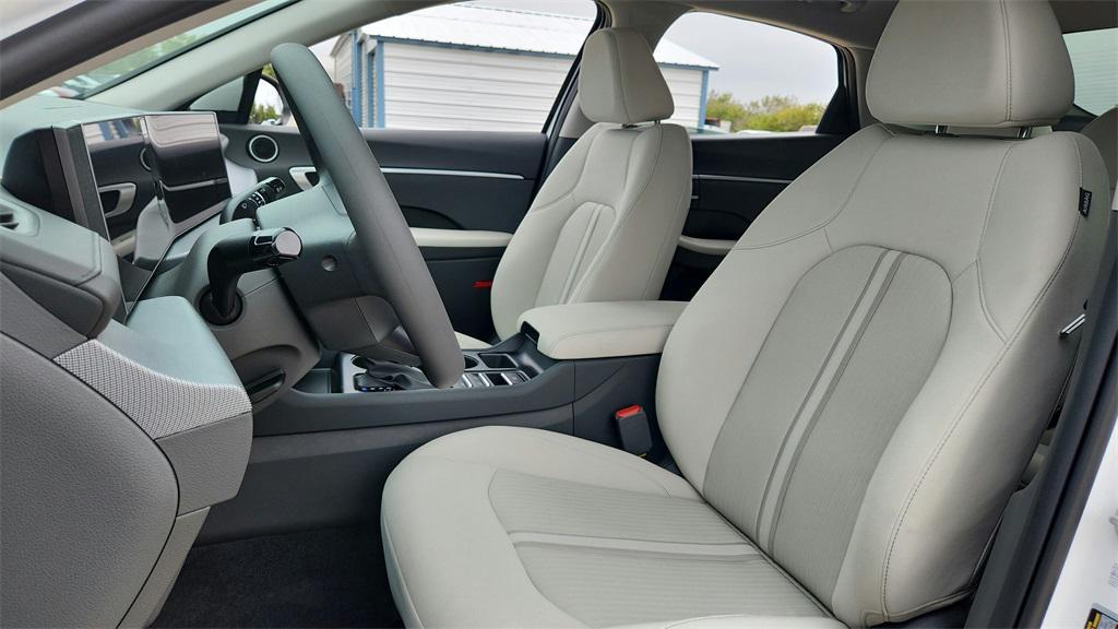 new 2025 Hyundai Sonata car, priced at $25,789