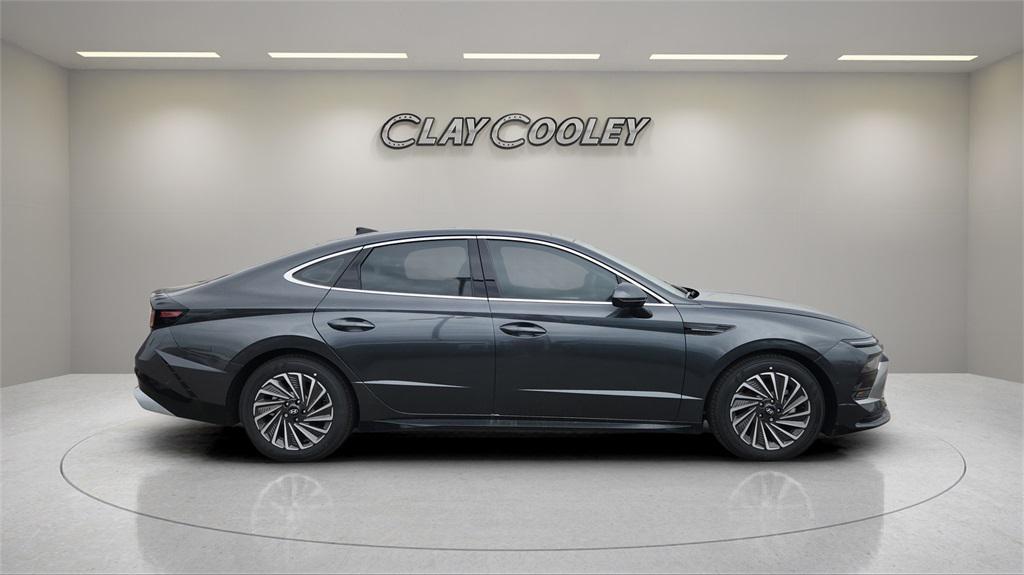 new 2025 Hyundai Sonata Hybrid car, priced at $34,667