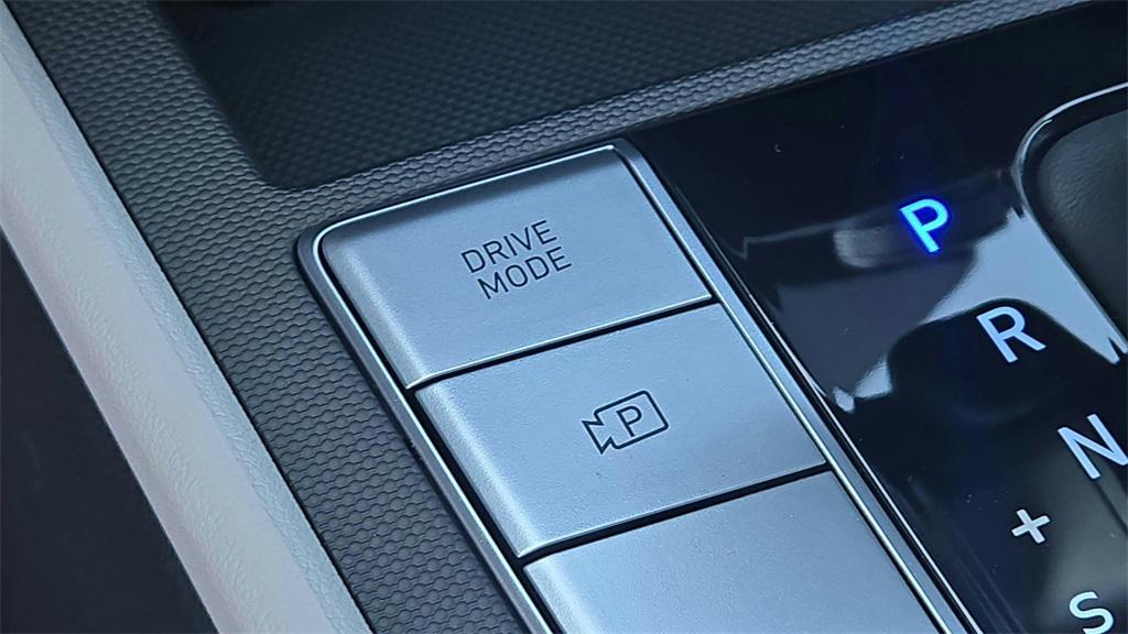 new 2025 Hyundai Elantra car, priced at $27,493