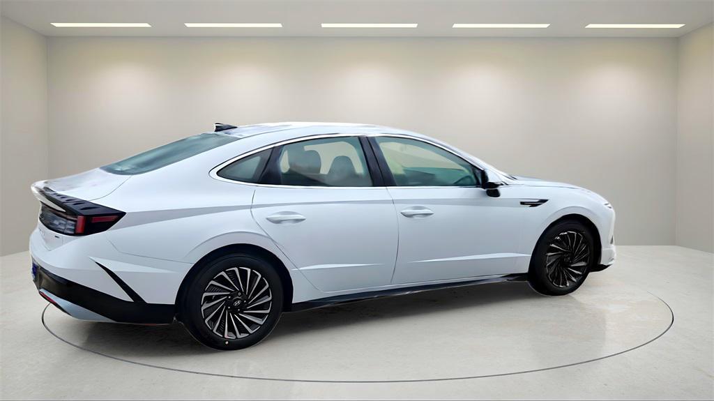 new 2025 Hyundai Sonata Hybrid car, priced at $29,132