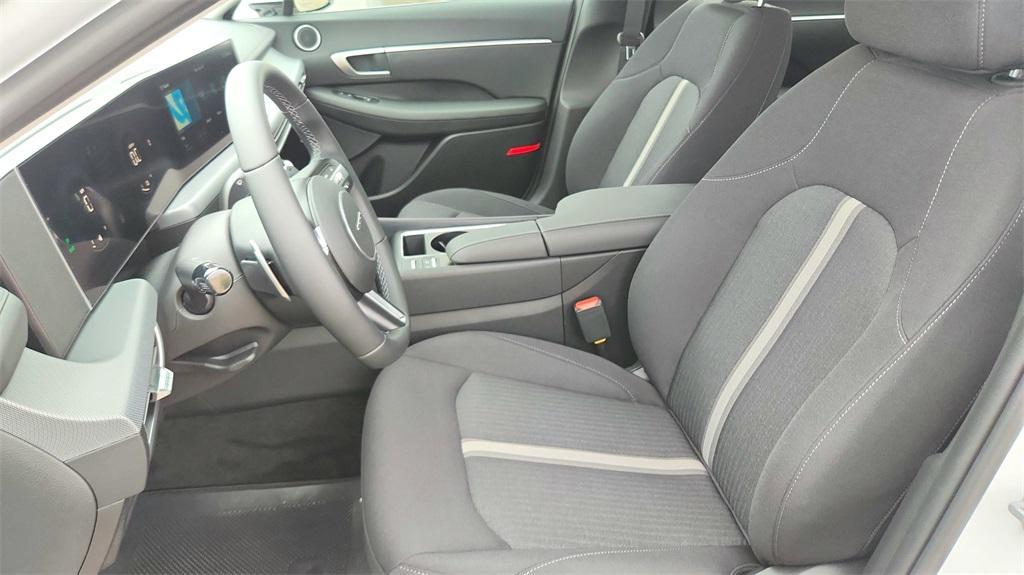 new 2025 Hyundai Sonata Hybrid car, priced at $29,132