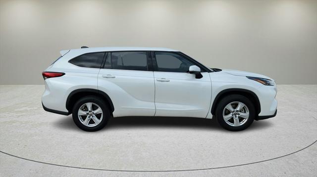 used 2022 Toyota Highlander car, priced at $26,502