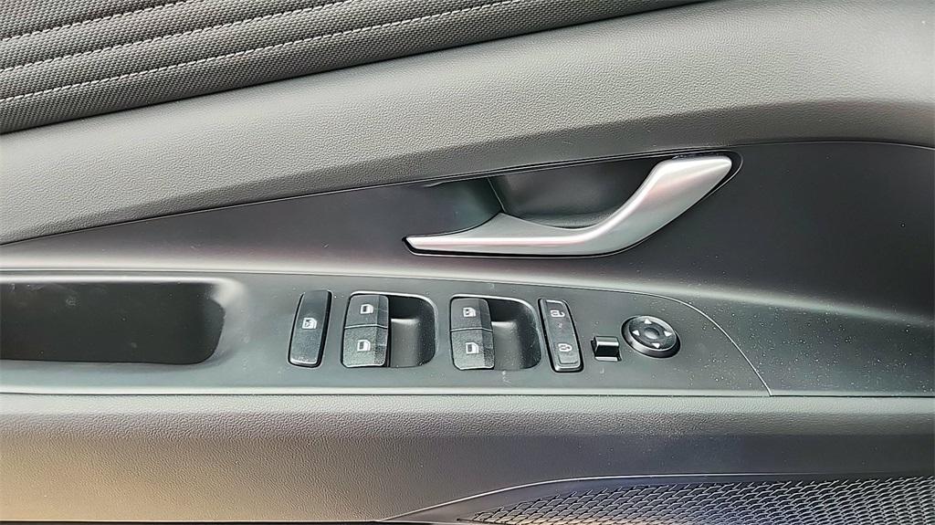 new 2025 Hyundai Elantra car, priced at $24,643