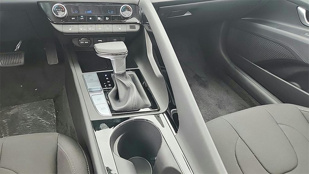 new 2025 Hyundai Elantra car, priced at $23,920
