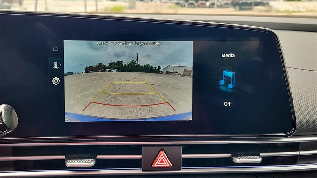 new 2025 Hyundai Elantra car, priced at $24,643