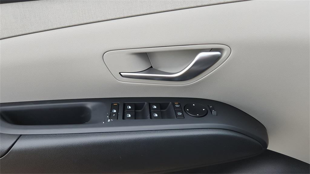 new 2025 Hyundai TUCSON Hybrid car, priced at $36,327