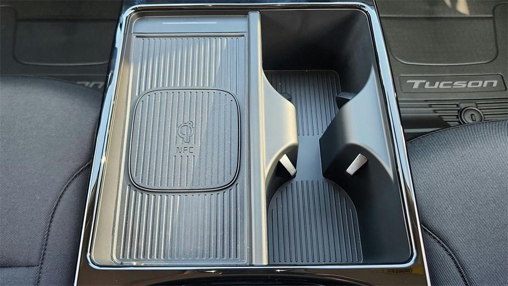 new 2025 Hyundai TUCSON Hybrid car, priced at $32,904