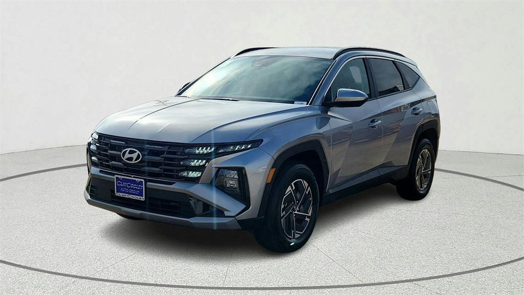new 2025 Hyundai TUCSON Hybrid car, priced at $32,904
