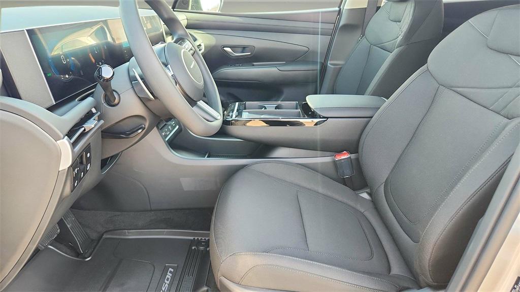 new 2025 Hyundai TUCSON Hybrid car, priced at $32,904