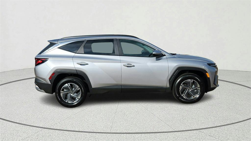 new 2025 Hyundai TUCSON Hybrid car, priced at $32,904