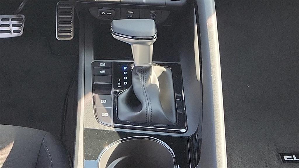 new 2025 Hyundai Elantra car, priced at $26,220