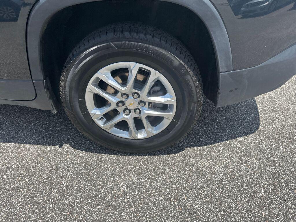 used 2021 Chevrolet Traverse car, priced at $17,000
